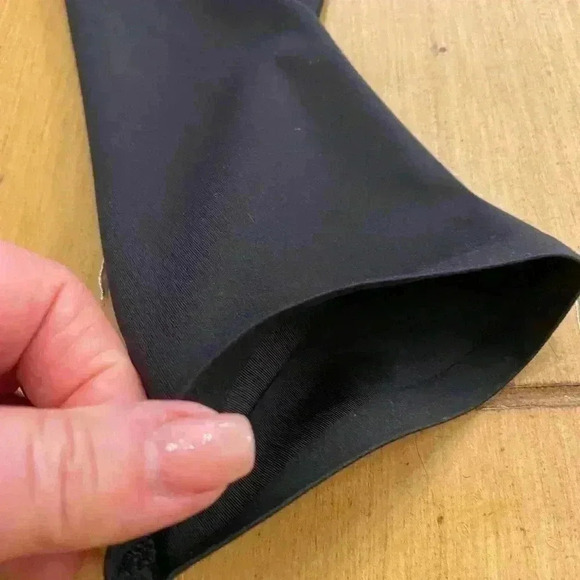 UNIQLO Women's Black Crop Legging Activewear M excellent condition - Picture 9 of 10